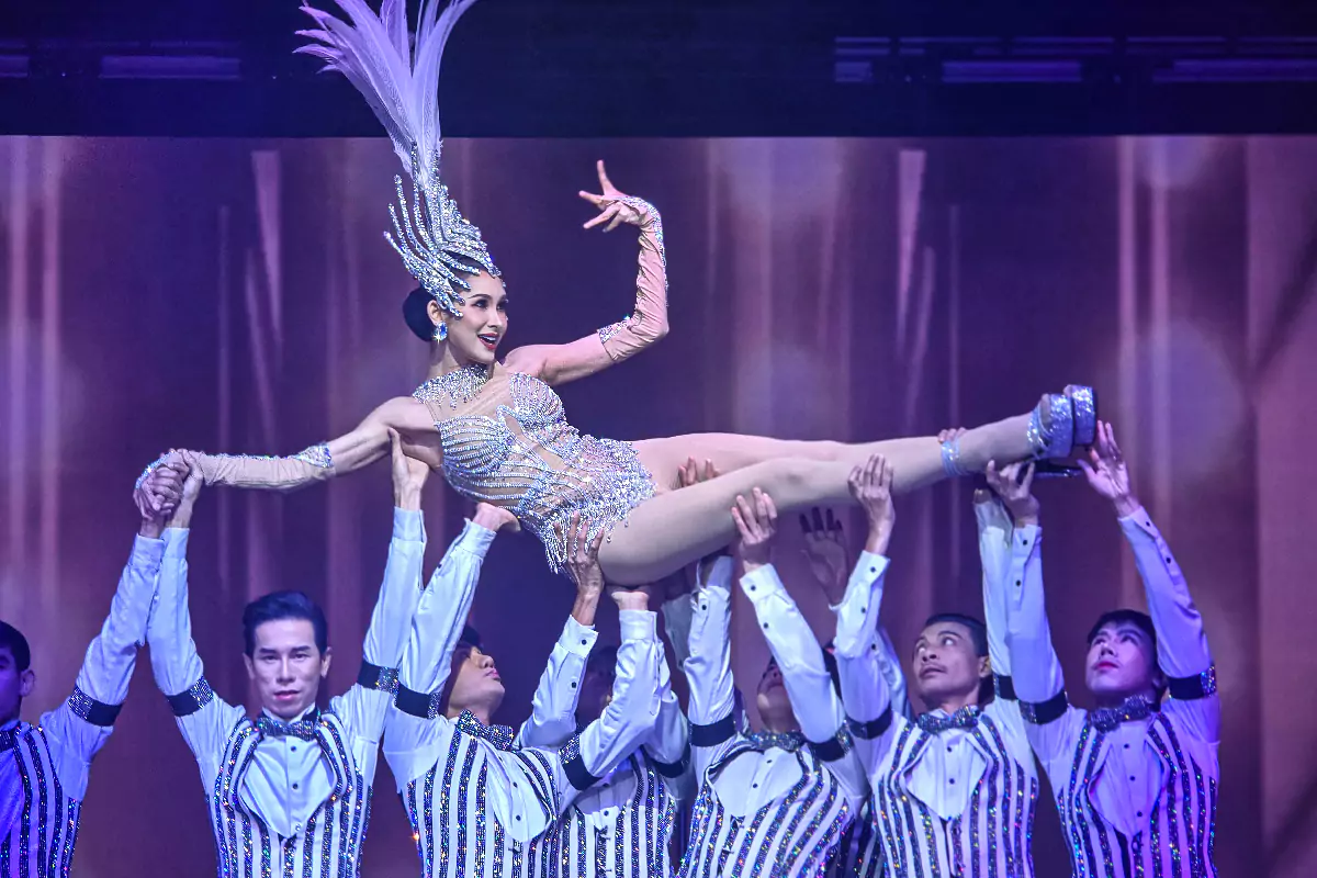 Calypso Cabaret Show & Sunset Dinner Cruise