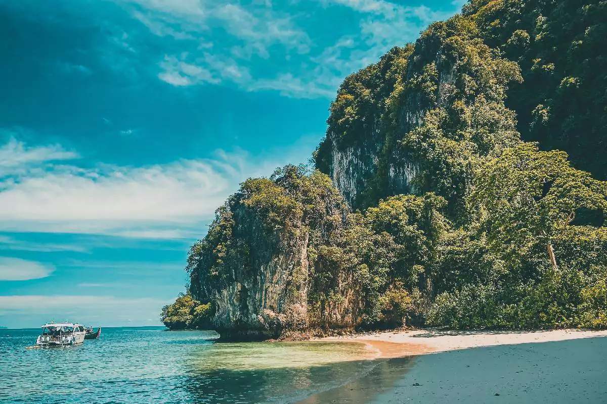 Hong Island Tour Krabi By Longtail Boat With Lunch