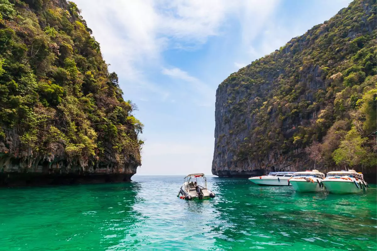 Hong Island tour Krabi by Speedboat