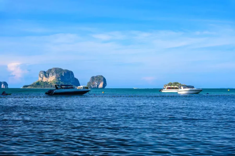 Hong Island tour Krabi by Speedboat