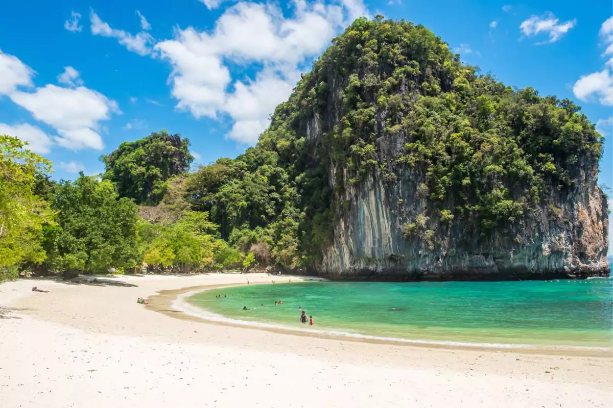 Hong Island tour Krabi by Speedboat