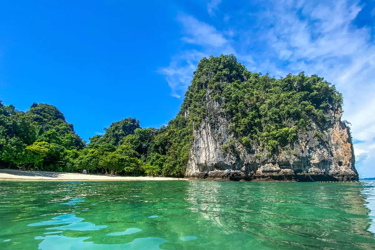 Hong Island tour Krabi by Speedboat