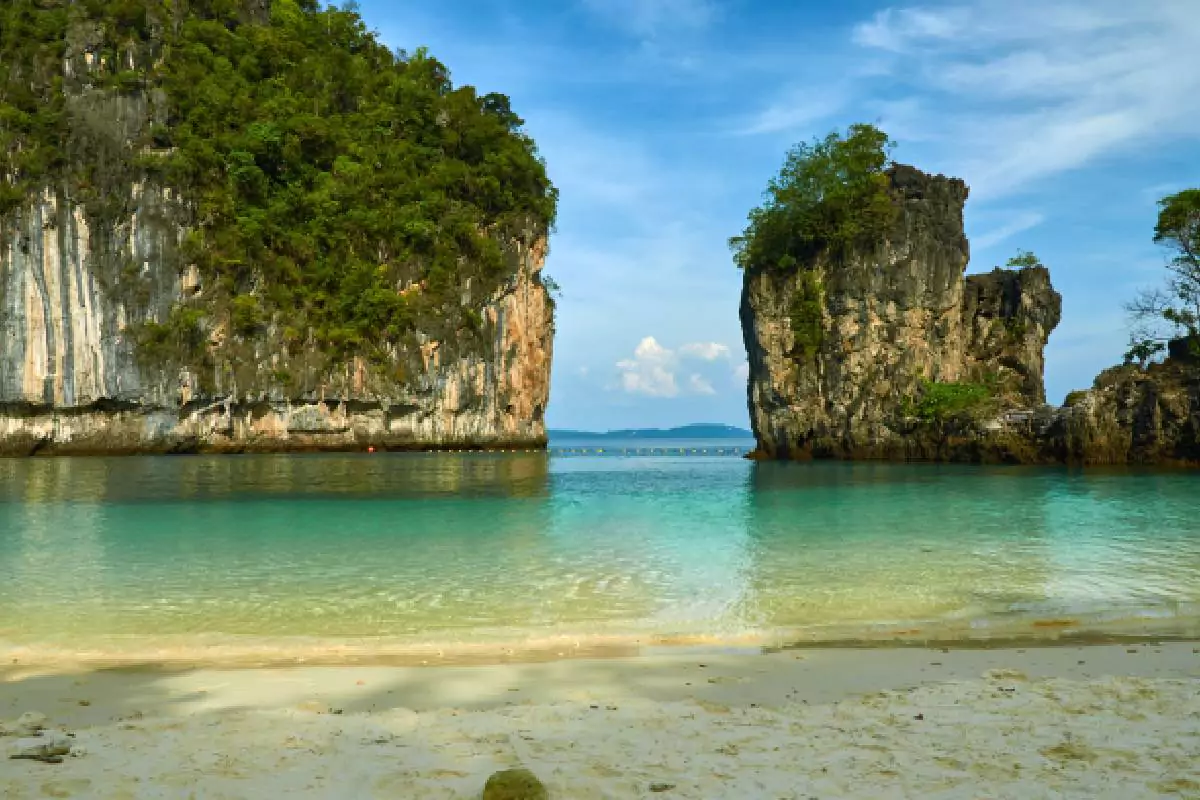 Hong Island tour Krabi by Speedboat
